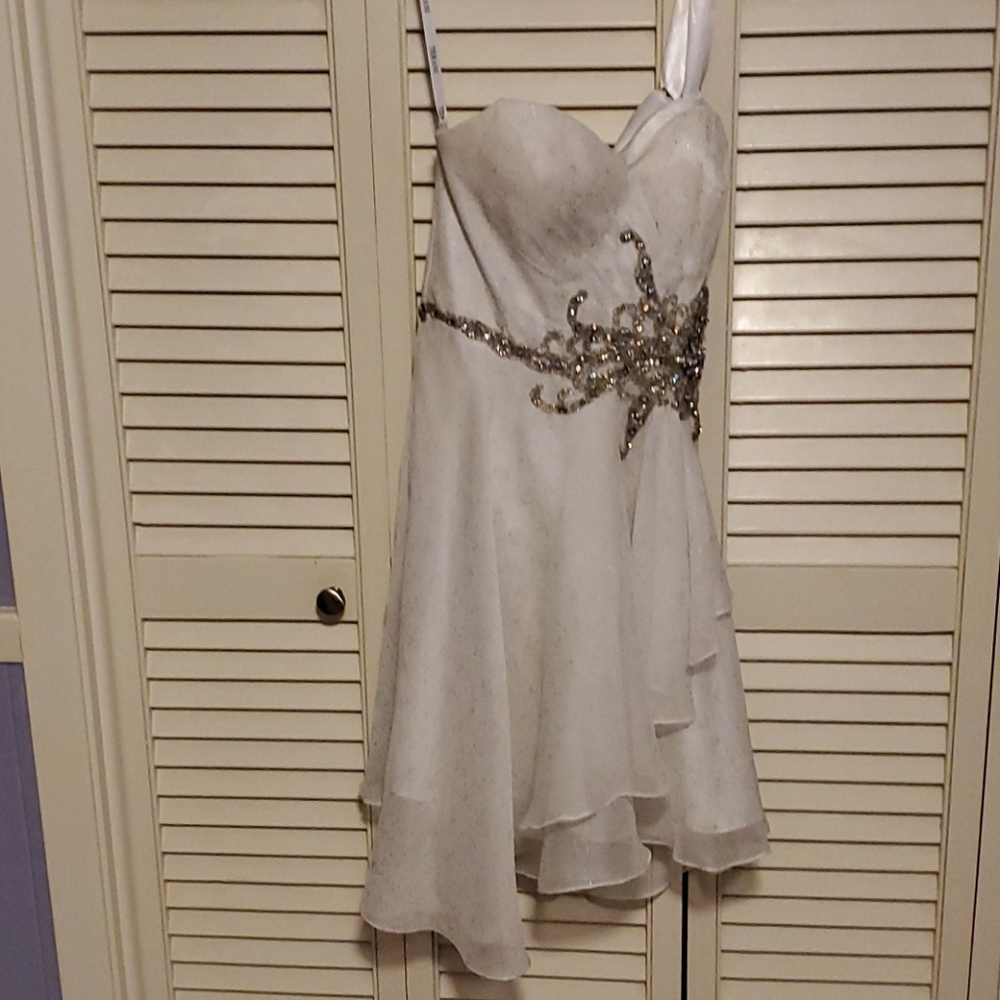 White strapless dress
